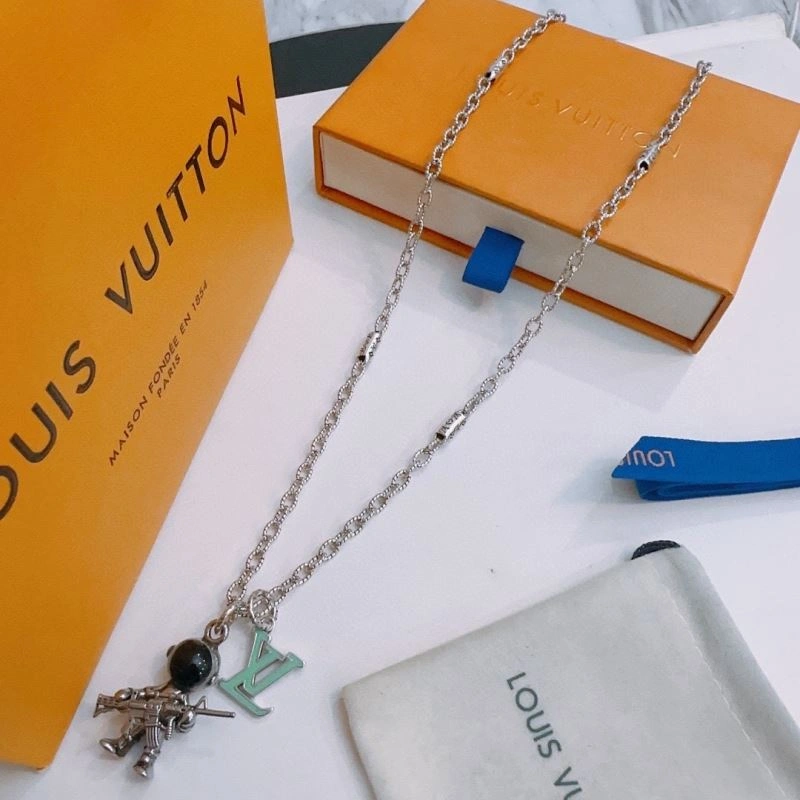 Louis Vuitton Necklaces SmoothTexture 250523