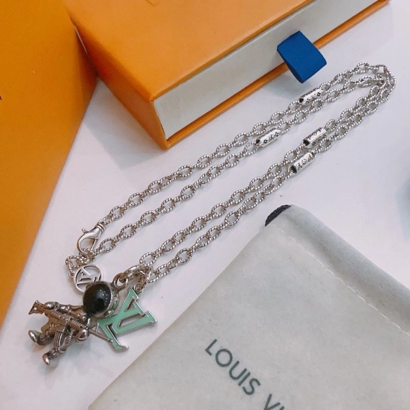 Louis Vuitton Necklaces SmoothTexture 250523