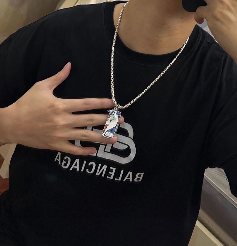 WeatherProof Louis Vuitton Necklaces 250522