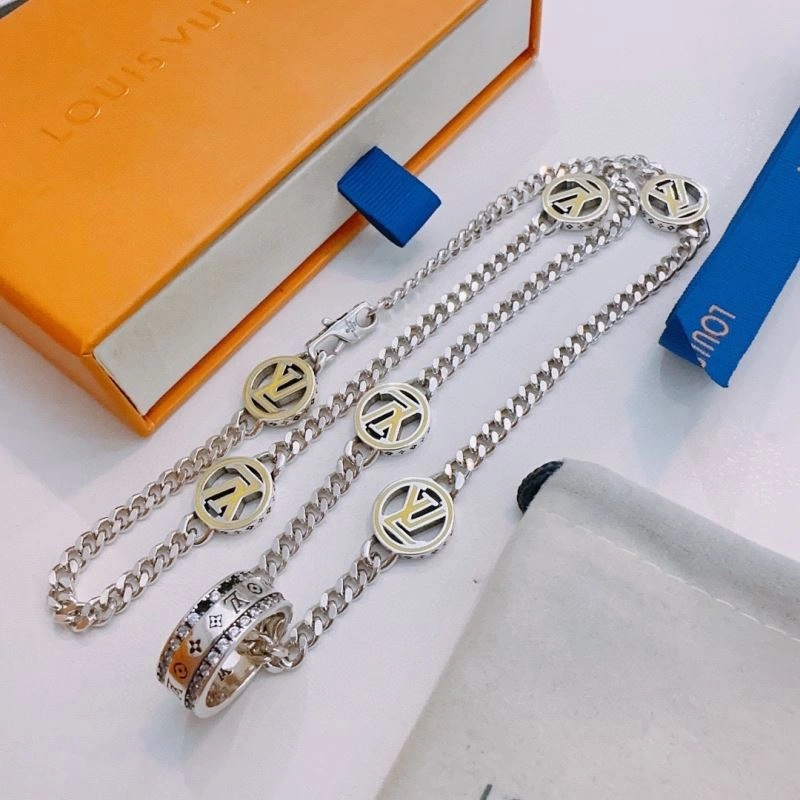 Cozy Louis Vuitton Necklaces 250520