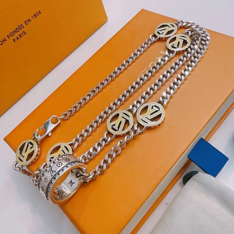 Cozy Louis Vuitton Necklaces 250520