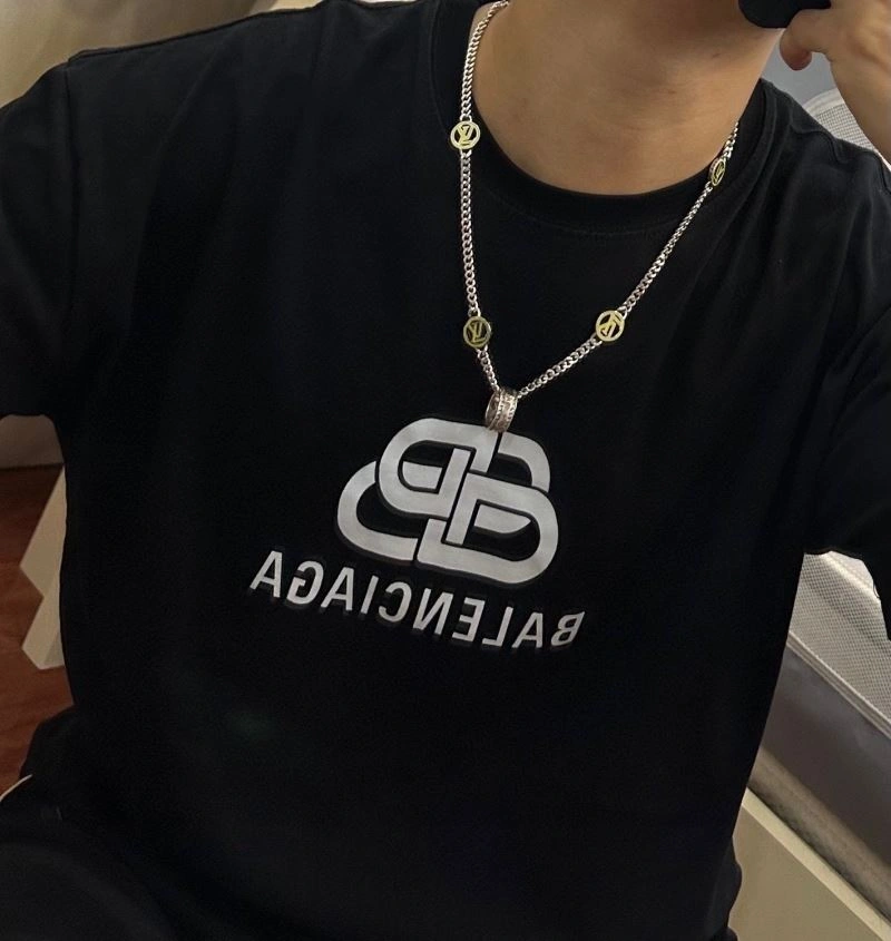 Cozy Louis Vuitton Necklaces 250520