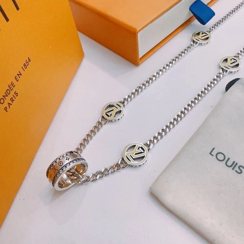 Cozy Louis Vuitton Necklaces 250520