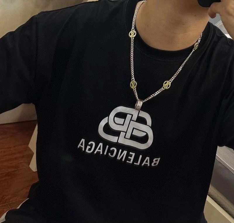 Cozy Louis Vuitton Necklaces 250520