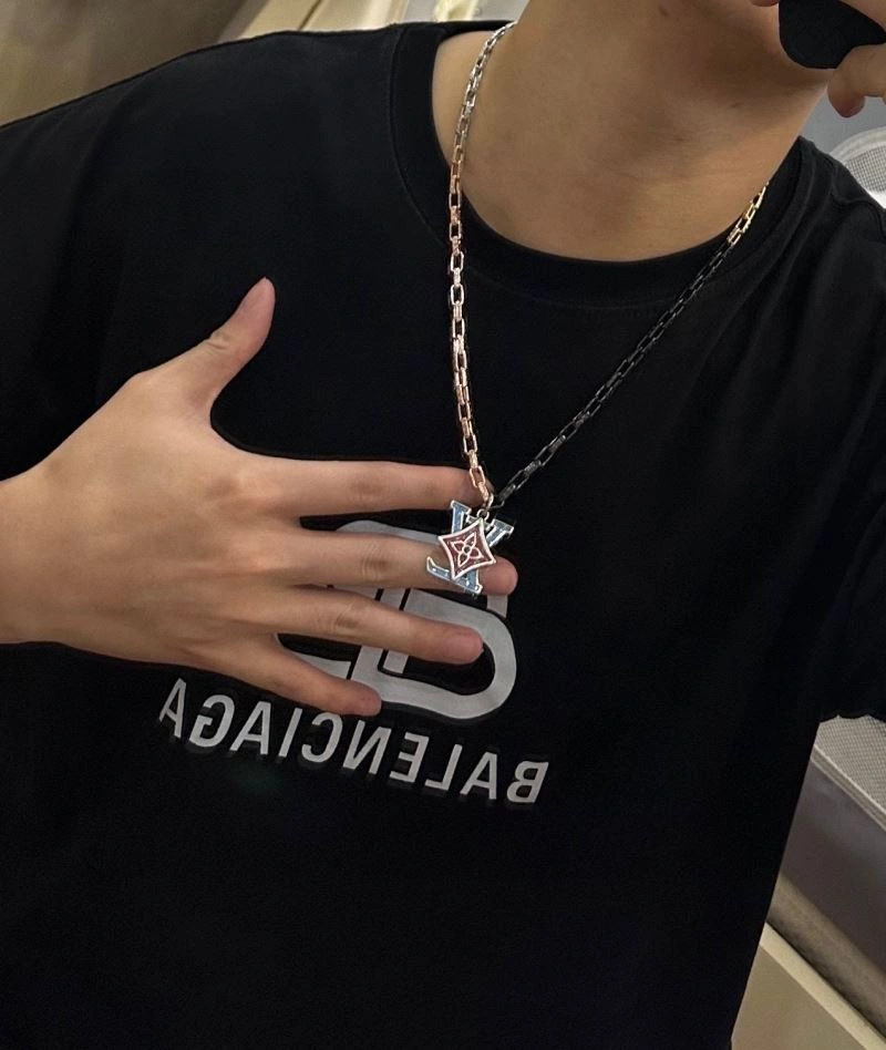 GoodFit Louis Vuitton Necklaces 250505