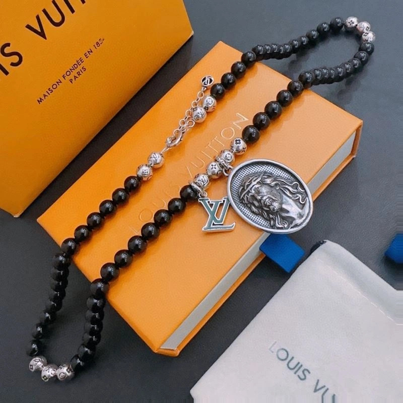 Elegant Louis Vuitton Necklaces 250504