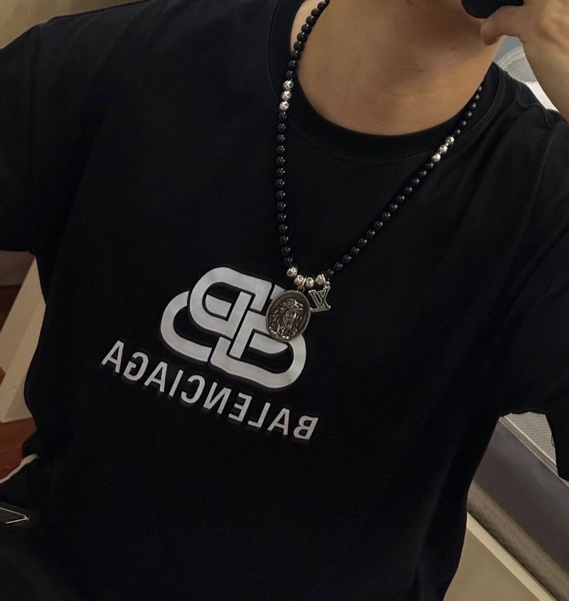 Elegant Louis Vuitton Necklaces 250504