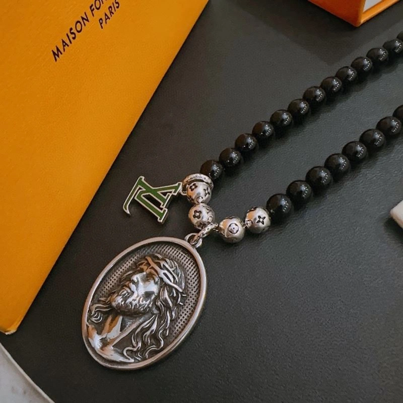 Elegant Louis Vuitton Necklaces 250504