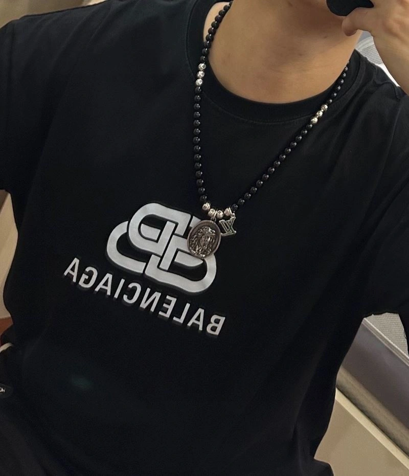 Elegant Louis Vuitton Necklaces 250504