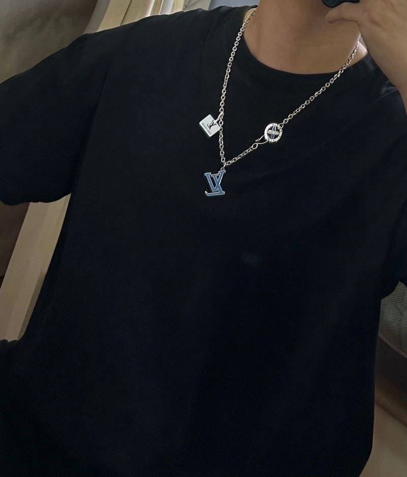 Louis Vuitton Necklaces Classic 250506