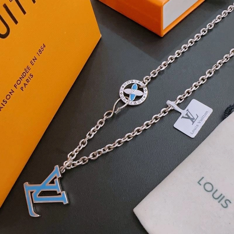Louis Vuitton Necklaces Classic 250506
