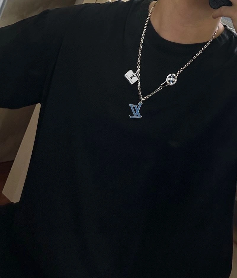 Louis Vuitton Necklaces Classic 250506