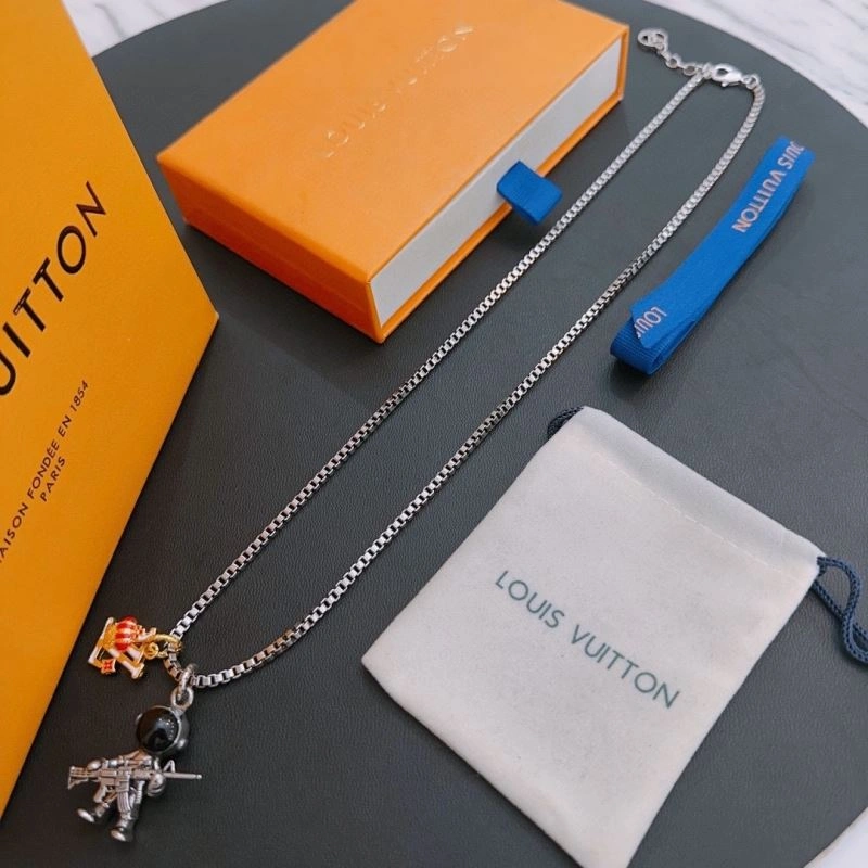 Louis Vuitton Necklaces Functional 250510