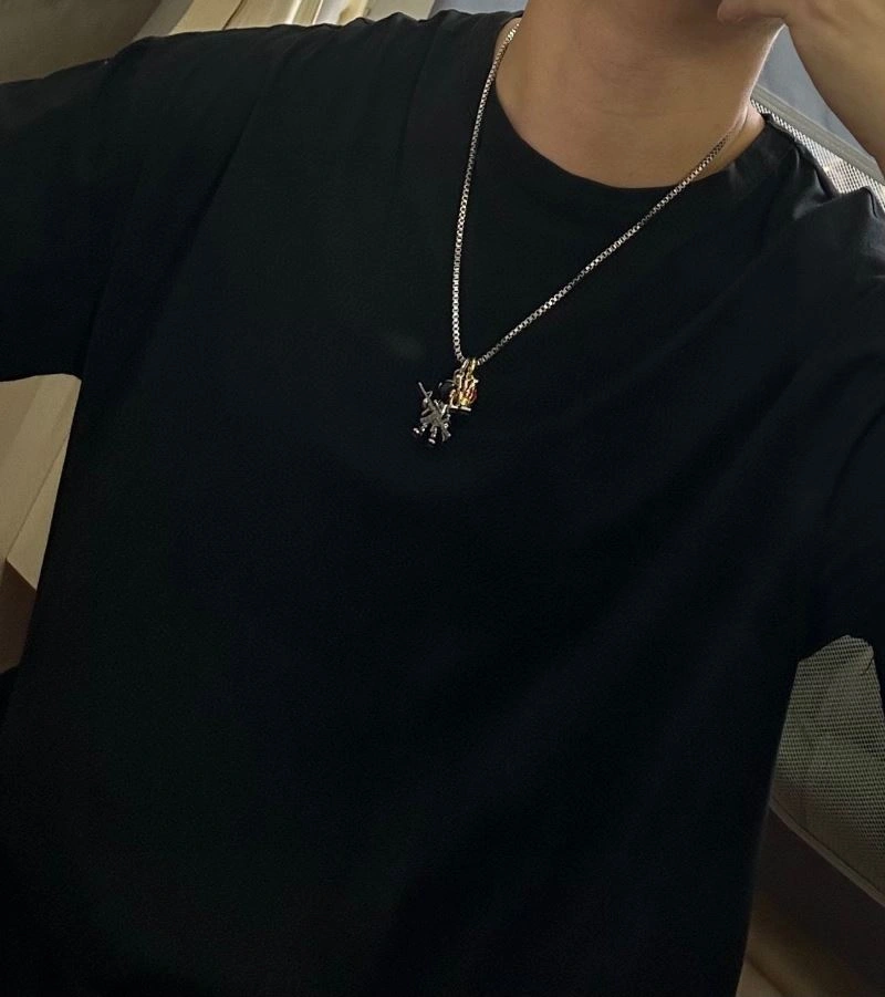 Louis Vuitton Necklaces Functional 250510