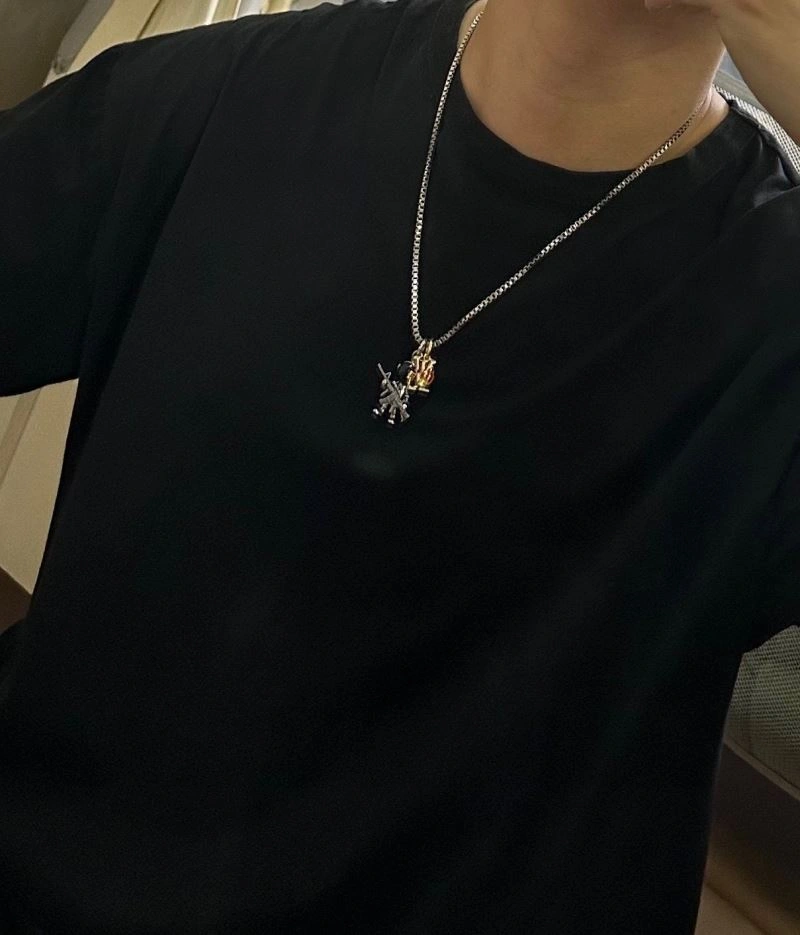 Louis Vuitton Necklaces Functional 250510
