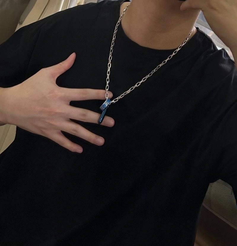 Louis Vuitton Necklaces Durable 250514