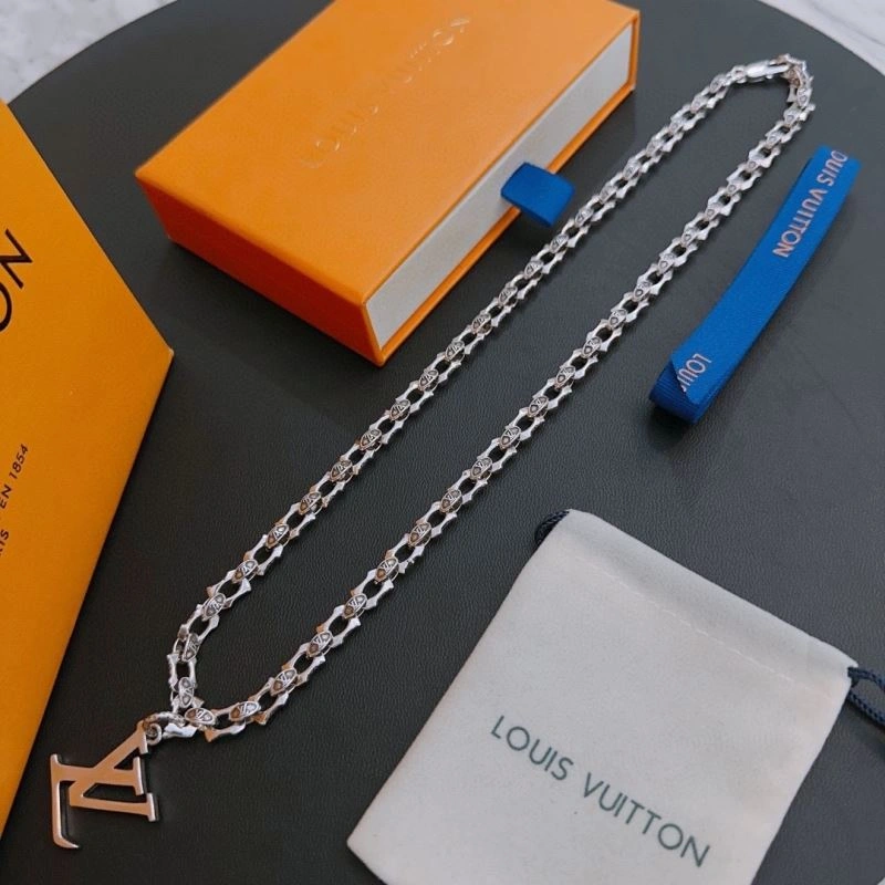 Louis Vuitton Necklaces Attractive 250519