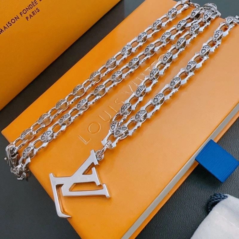 Louis Vuitton Necklaces Attractive 250519