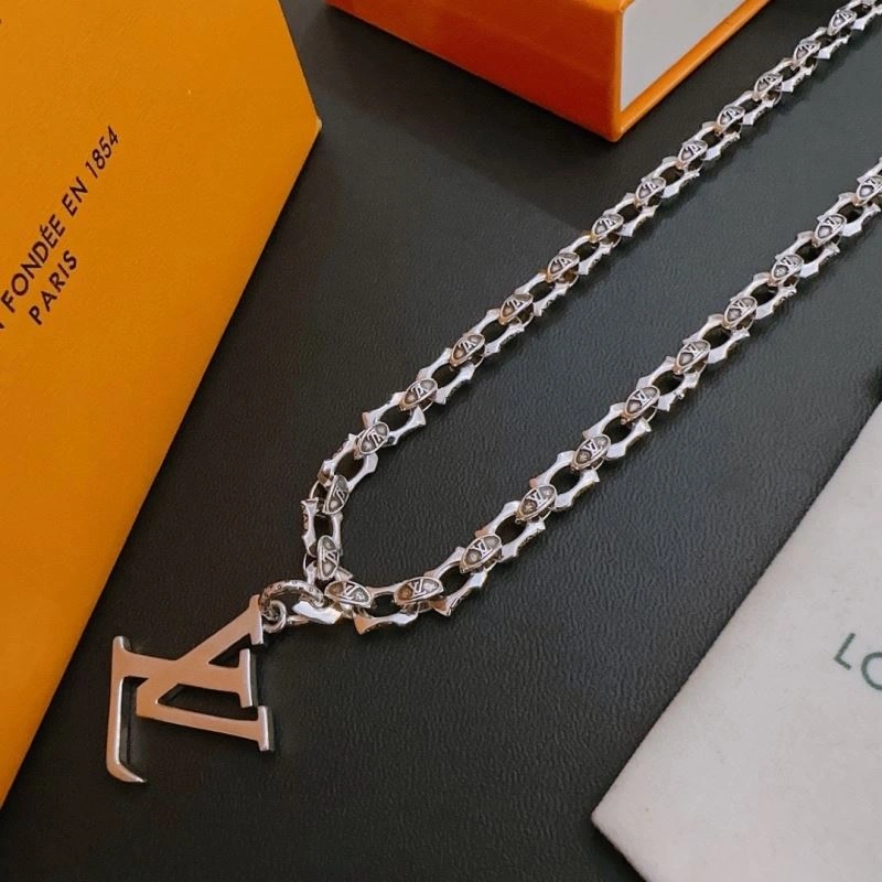 Louis Vuitton Necklaces Attractive 250519