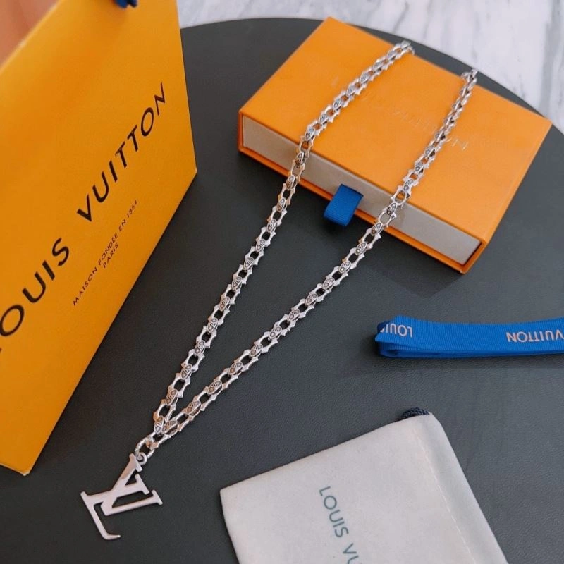 Louis Vuitton Necklaces Attractive 250519