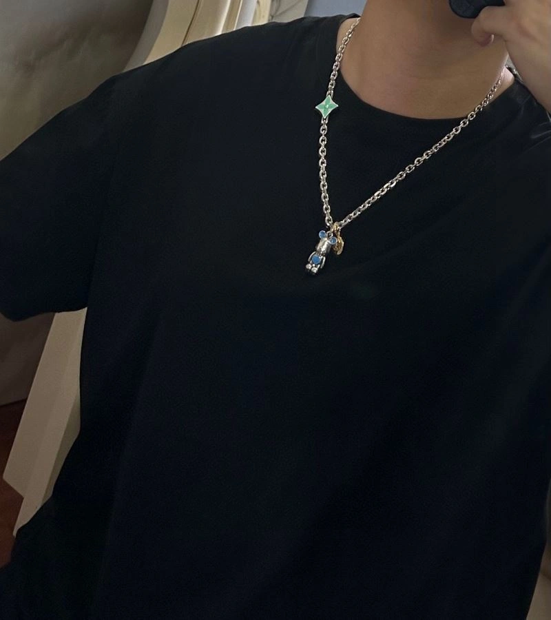 Minimalist Louis Vuitton Necklaces 250500