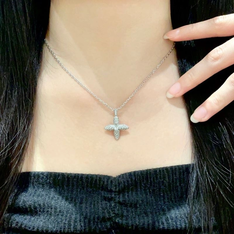 Louis Vuitton Necklaces Sophisticated 250513