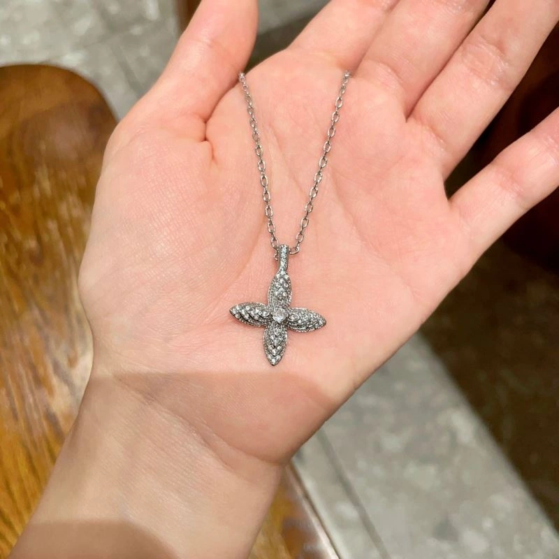 Louis Vuitton Necklaces Sophisticated 250513