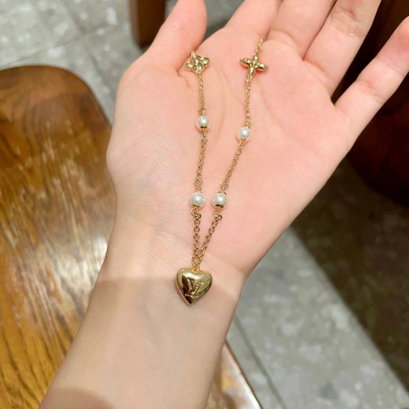 Effortless Louis Vuitton Necklaces 250518