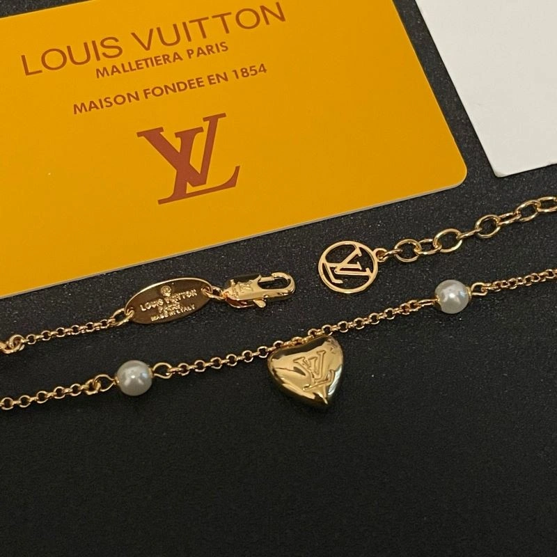 Effortless Louis Vuitton Necklaces 250518