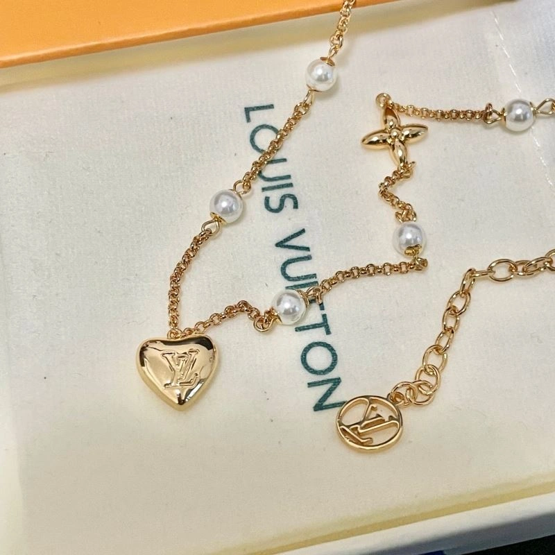 Effortless Louis Vuitton Necklaces 250518