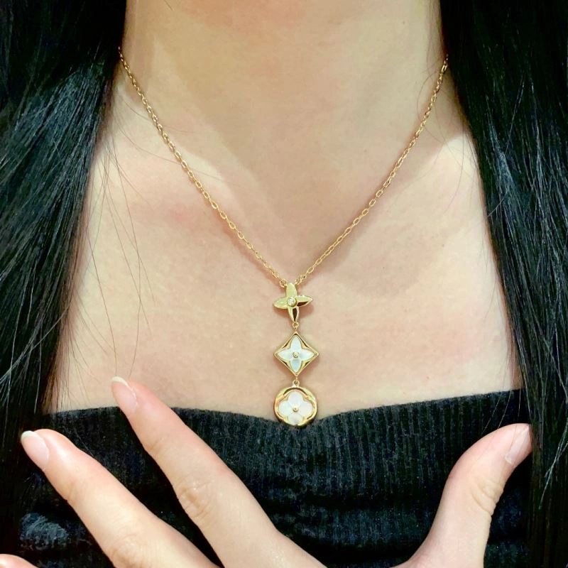 Louis Vuitton Necklaces RelaxedFit 250507