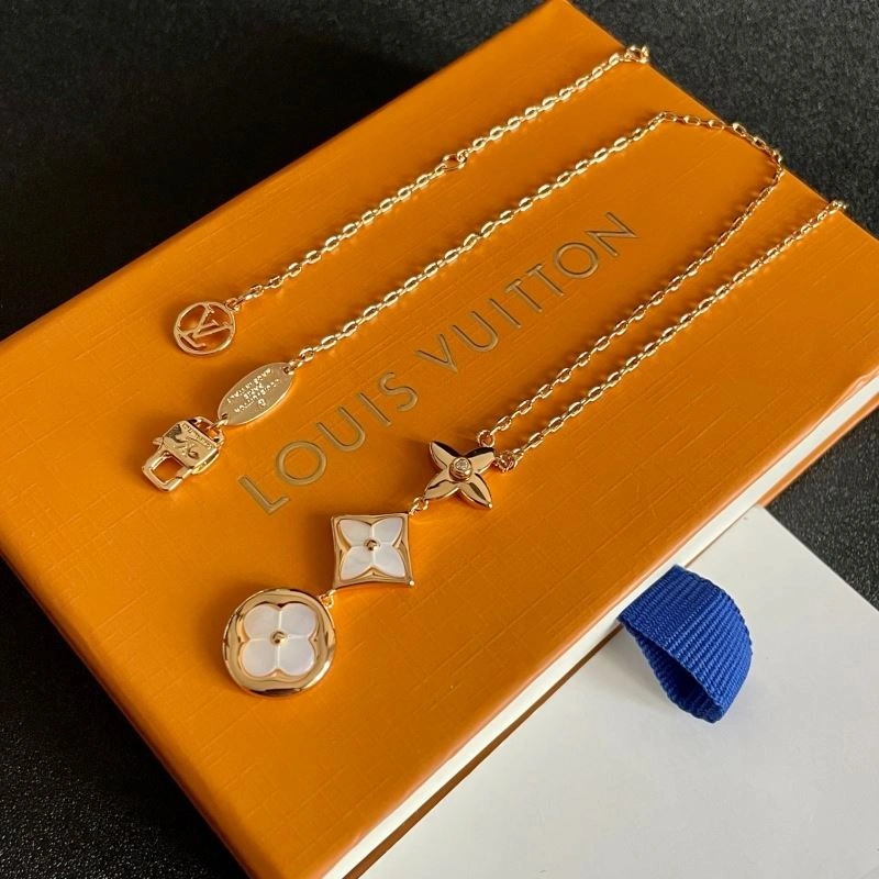 Louis Vuitton Necklaces RelaxedFit 250507
