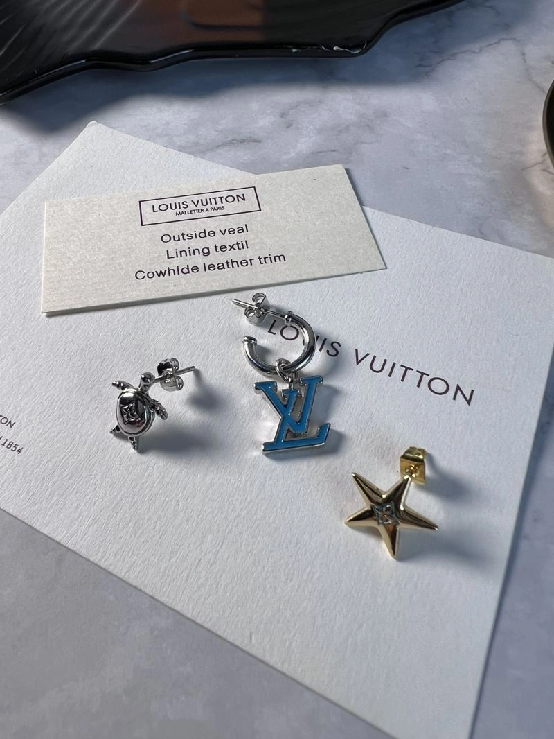FashionForward Louis Vuitton Necklaces 250509