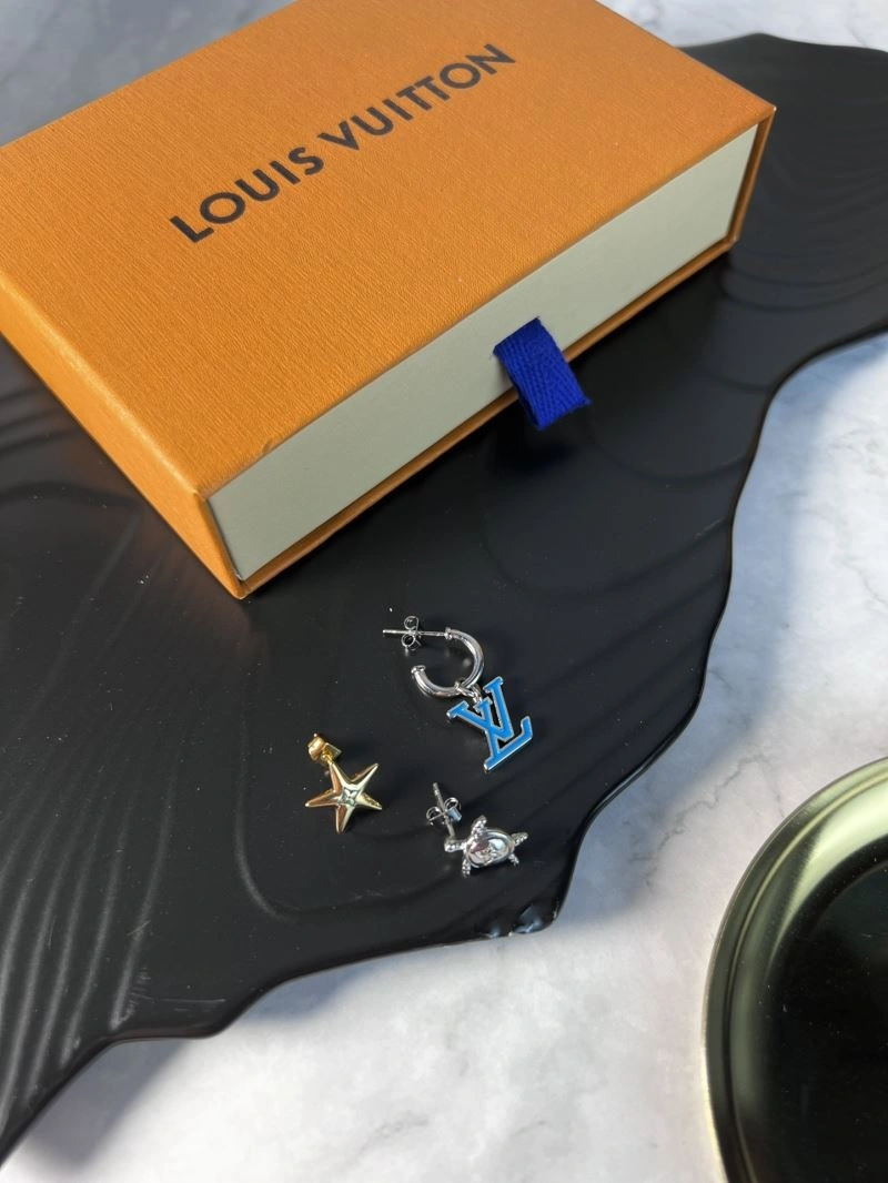FashionForward Louis Vuitton Necklaces 250509