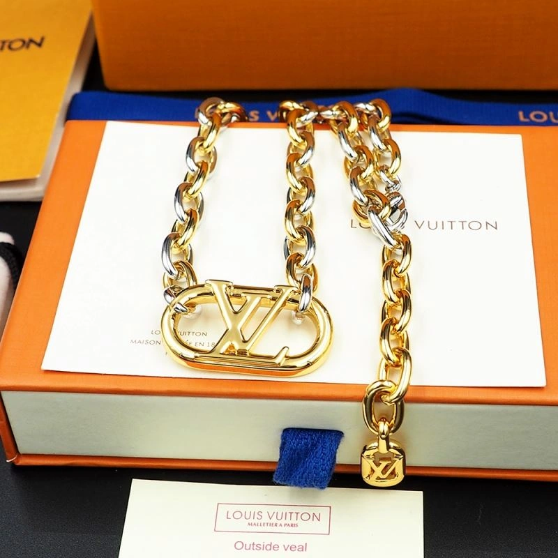 Louis Vuitton Necklaces SmoothTexture 250501