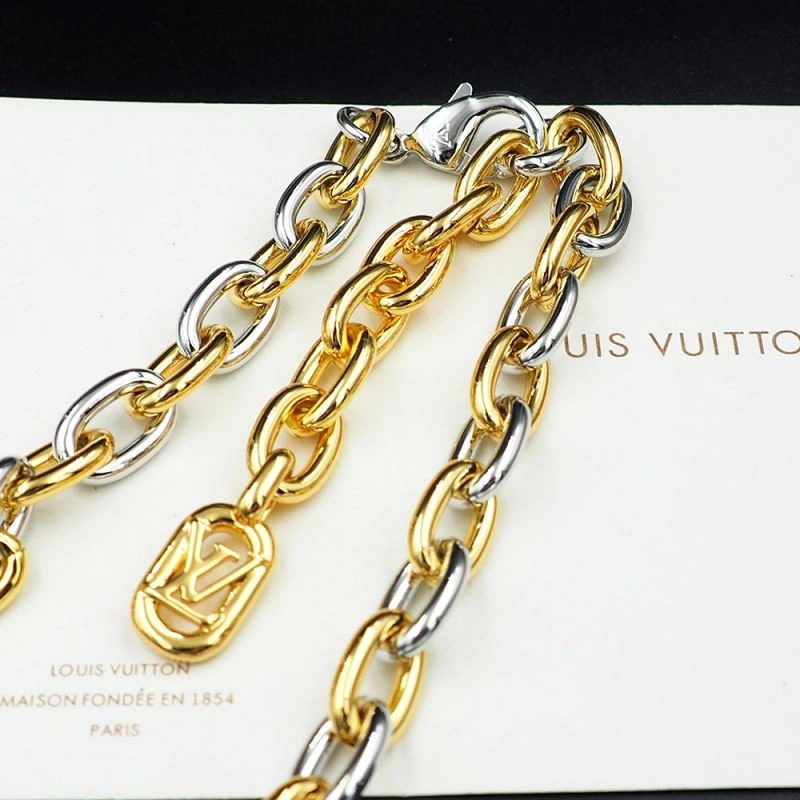 Louis Vuitton Necklaces SmoothTexture 250501