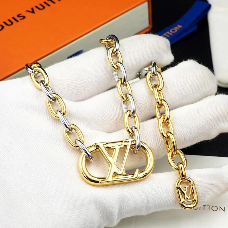 Louis Vuitton Necklaces SmoothTexture 250501