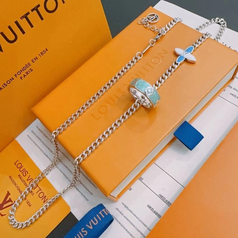 Louis Vuitton Necklaces Supportive 250489