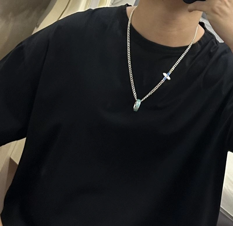 Louis Vuitton Necklaces Supportive 250489