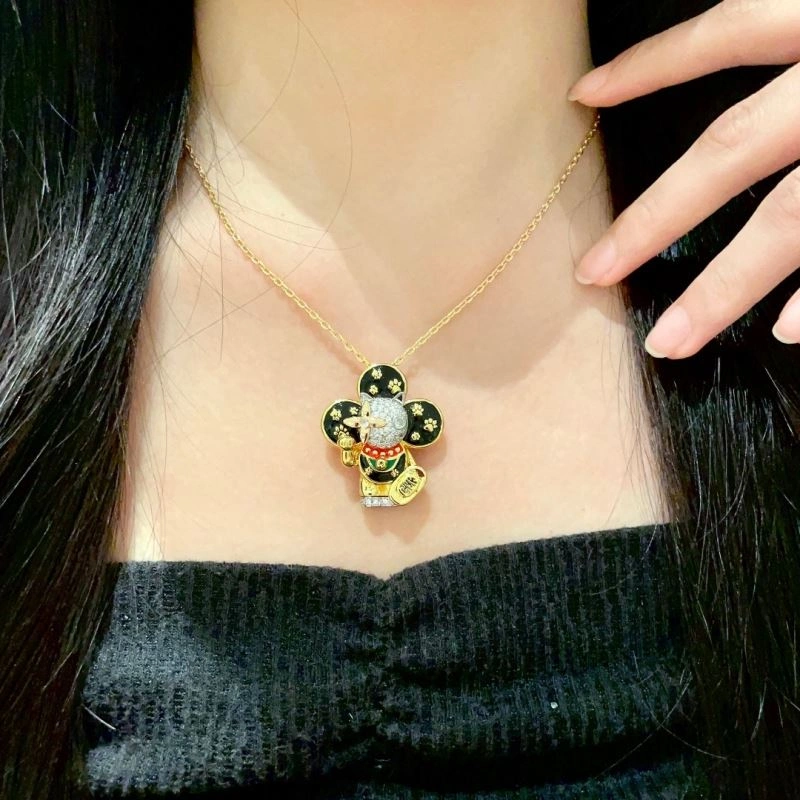 Thermal Louis Vuitton Necklaces 250485