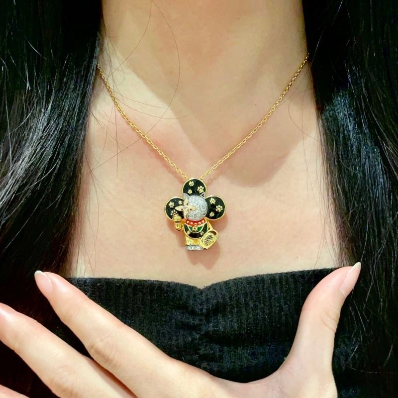 Thermal Louis Vuitton Necklaces 250485