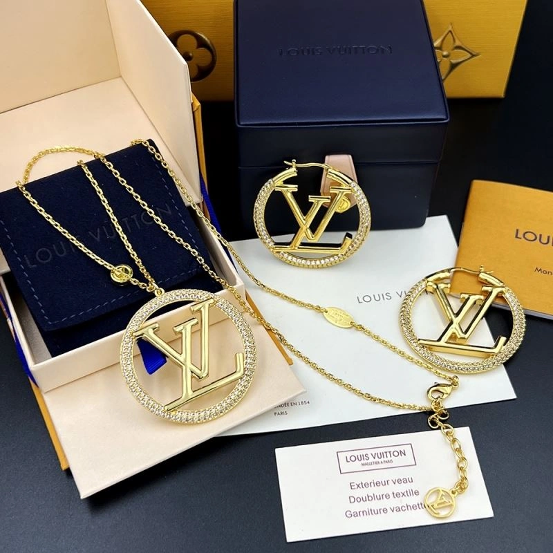 Louis Vuitton Necklaces Functional 250486