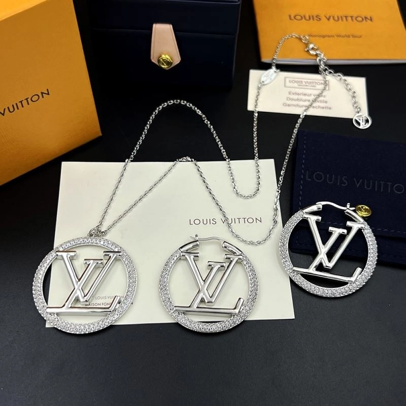 Louis Vuitton Necklaces Versatile 250484