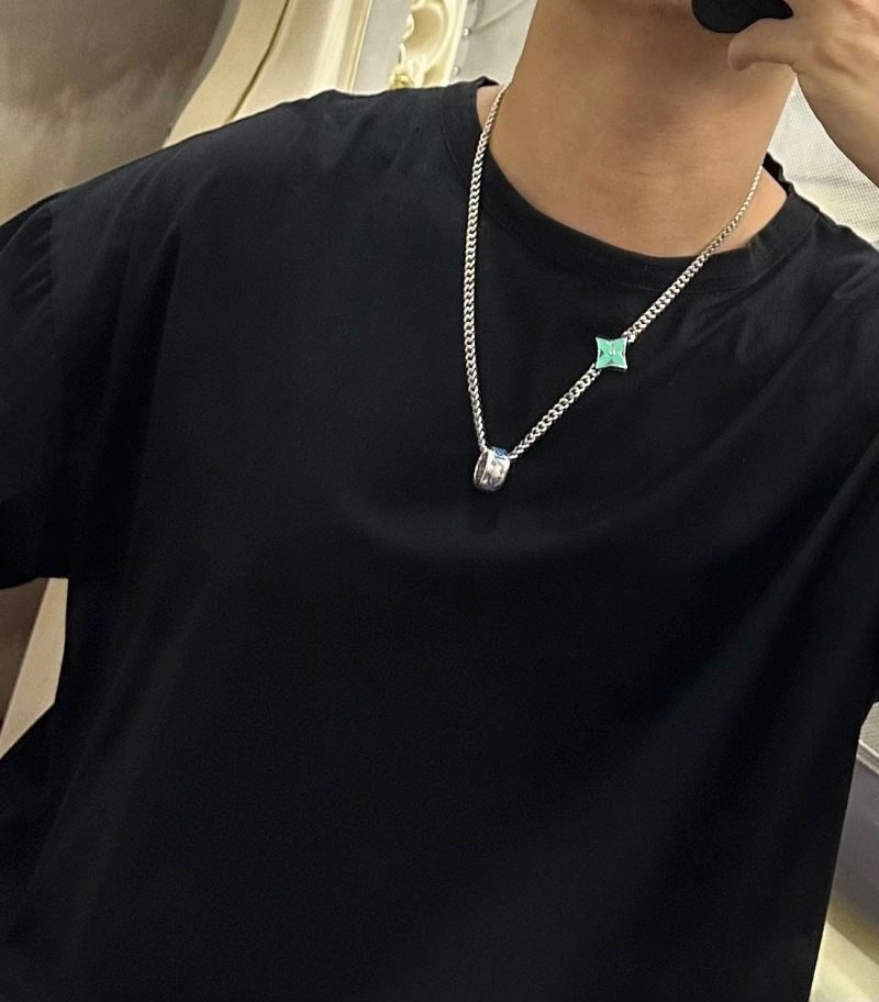 HighQuality Louis Vuitton Necklaces 250483