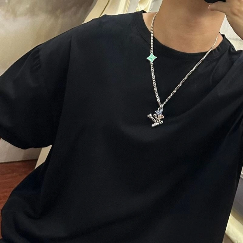 Louis Vuitton Necklaces EyeCatching 250480