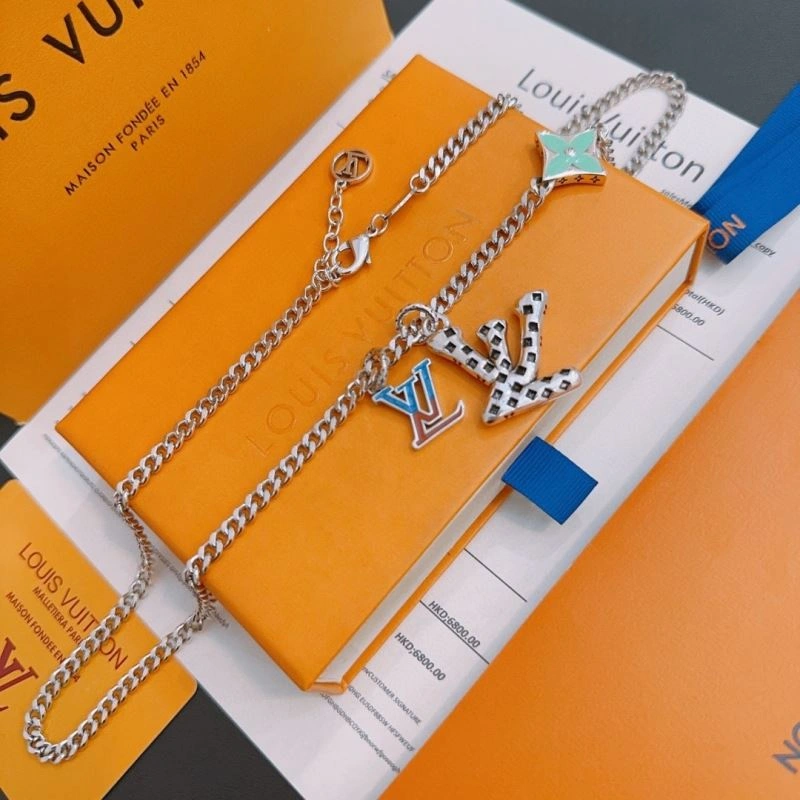 Louis Vuitton Necklaces EyeCatching 250480
