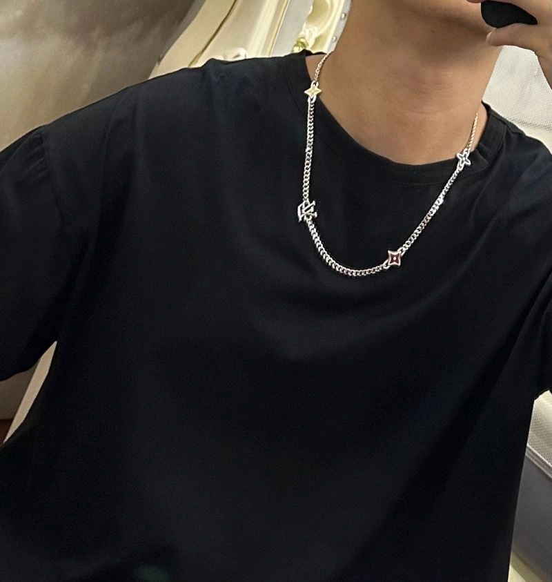 Louis Vuitton Necklaces Practical 250479