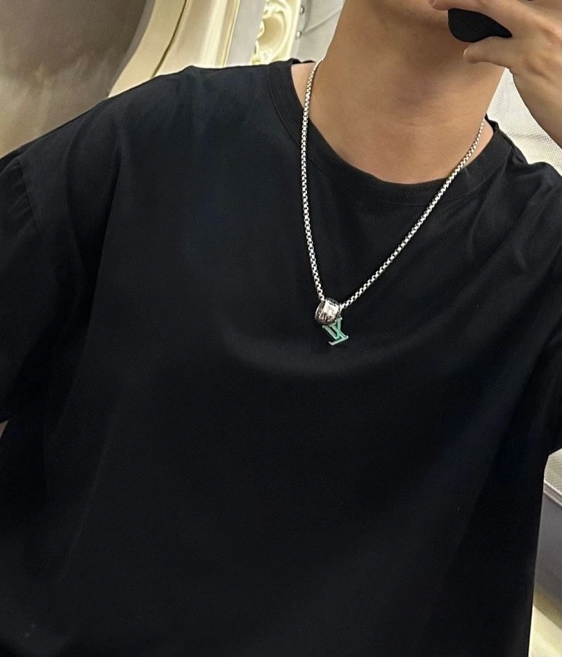 Vibrant Louis Vuitton Necklaces 250478
