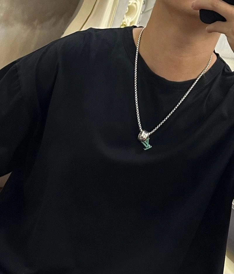 Vibrant Louis Vuitton Necklaces 250478