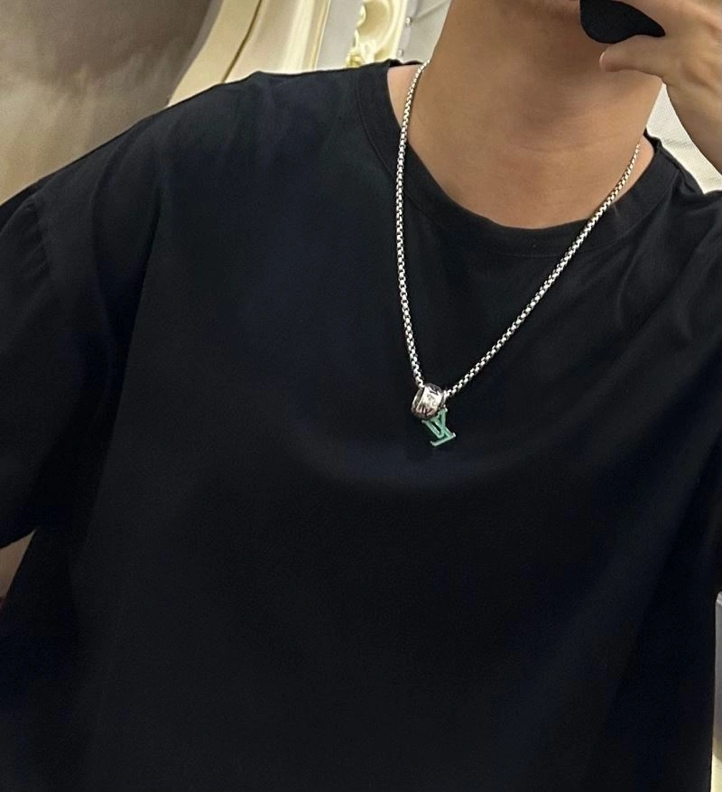Vibrant Louis Vuitton Necklaces 250478